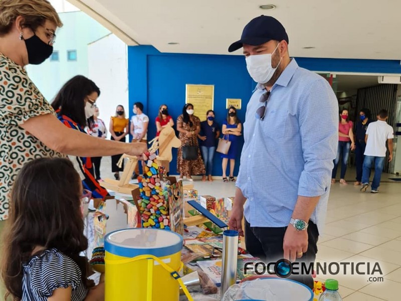 PRESIDENTE ALEX REDANO INVESTE MAIS DE 1 MILH&Atilde;O EM MATERIAIS PEDAG&Oacute;GICOS NAS ESCOLAS DE ARIQUEMES