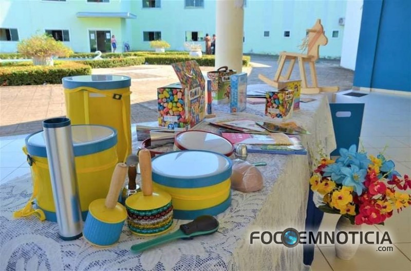 PRESIDENTE ALEX REDANO INVESTE MAIS DE 1 MILH&Atilde;O EM MATERIAIS PEDAG&Oacute;GICOS NAS ESCOLAS DE ARIQUEMES