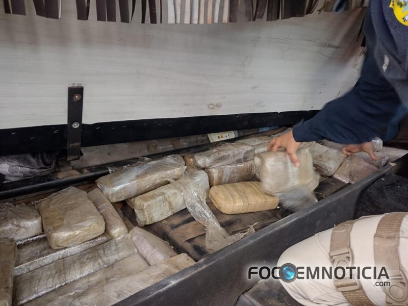 PRF PRENDE DOIS HOMENS COM MAIS DE 290 QUILOS DE MACONHA