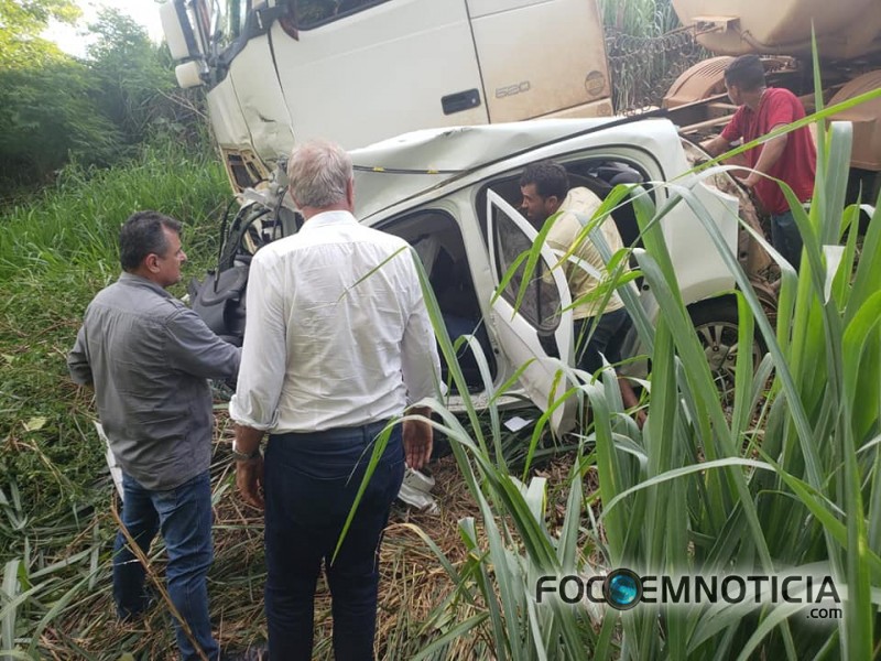 ACIDENTE NA BR - 364 PR&Oacute;XIMO A ARIQUEMES ENTRE CARRETA E CHERY FAZ MAIS UMA V&Iacute;TIMA, FOTOS E V&Iacute;DEOS