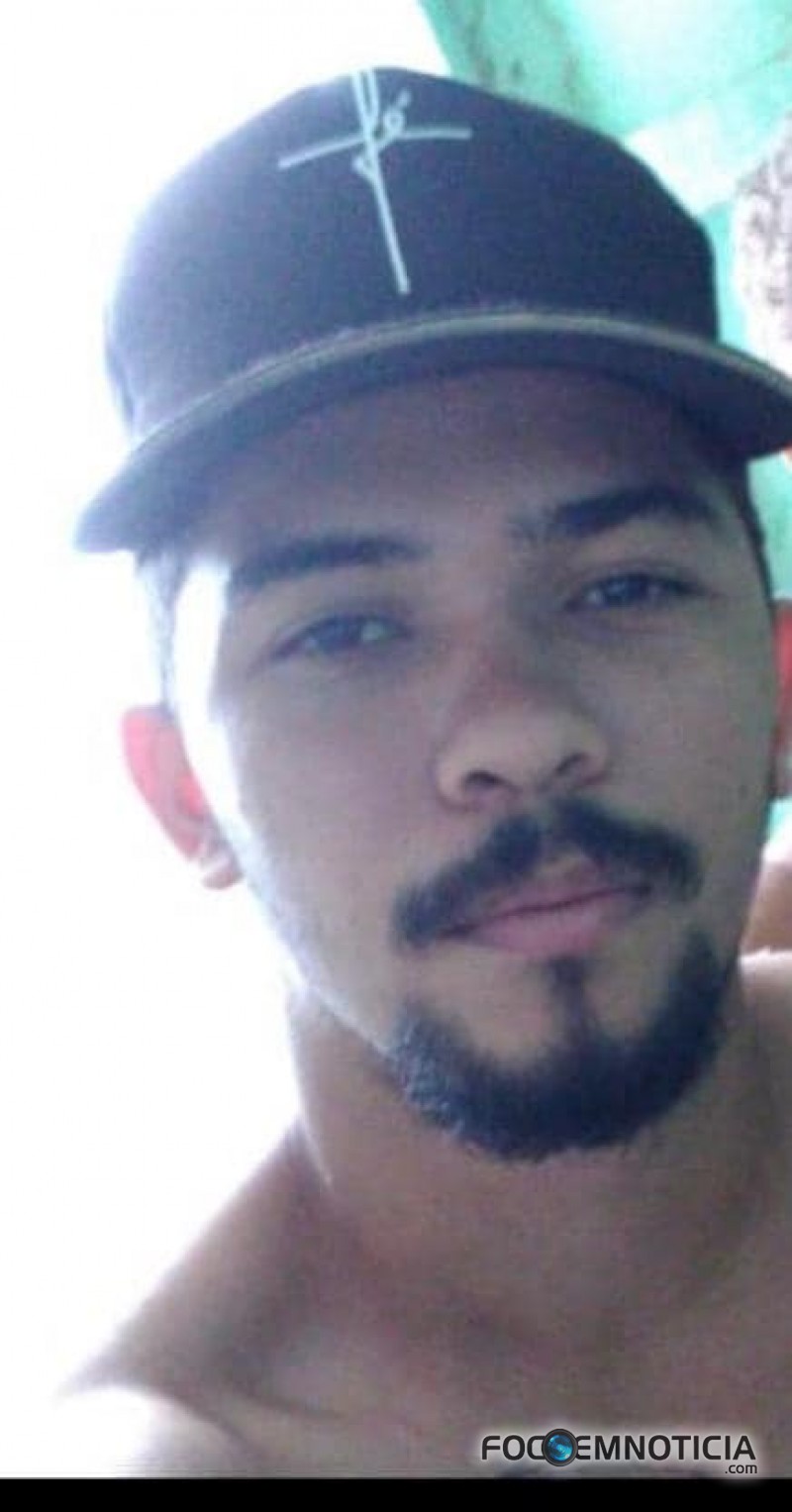 JOVEM &Eacute; ASSASSINADO COM 04 TIROS NO BAIRRO MUTIR&Atilde;O EM ARIQUEMES, ATEN&Ccedil;&Atilde;O IMAGENS DE ALTO IMPACTO