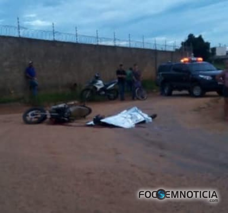 JOVEM &Eacute; ASSASSINADO COM 04 TIROS NO BAIRRO MUTIR&Atilde;O EM ARIQUEMES, ATEN&Ccedil;&Atilde;O IMAGENS DE ALTO IMPACTO