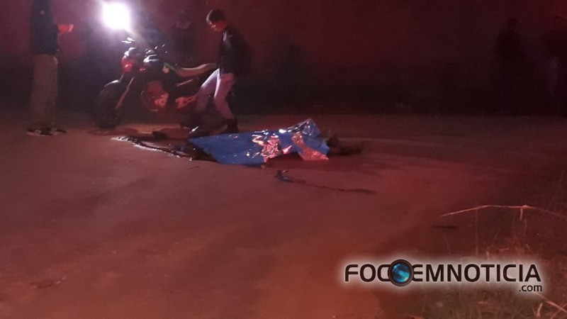 JOVEM &Eacute; ASSASSINADO COM 04 TIROS NO BAIRRO MUTIR&Atilde;O EM ARIQUEMES, ATEN&Ccedil;&Atilde;O IMAGENS DE ALTO IMPACTO