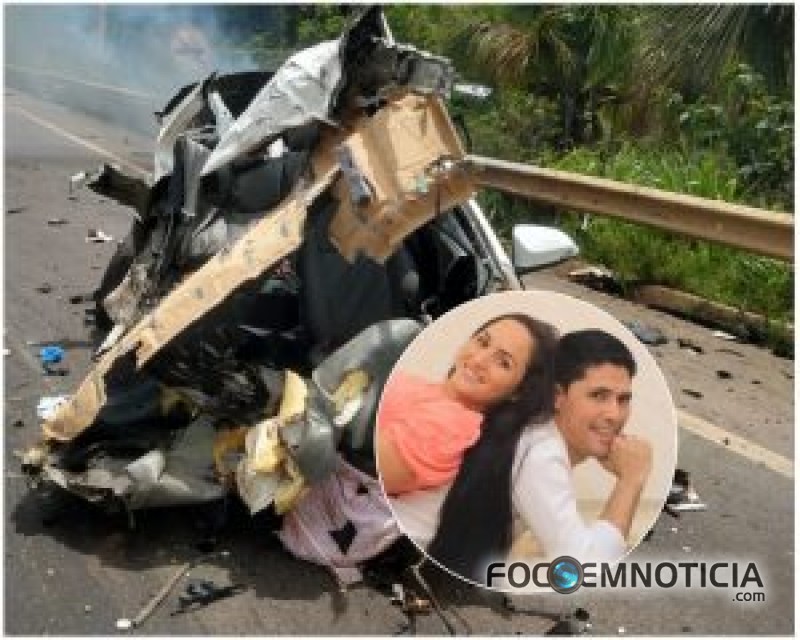 ACIDENTE NA BR - 364 ENVOLVENDO COROLLA E CARRETA DEIXA DUAS PESSOAS MORTAS