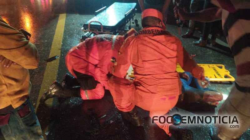 ACIDENTE NA BR - 364 ENVOLVENDO UNO E CARRETA MATA MAIS UMA PESSOA