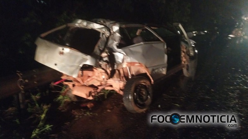 ACIDENTE NA BR - 364 ENVOLVENDO UNO E CARRETA MATA MAIS UMA PESSOA