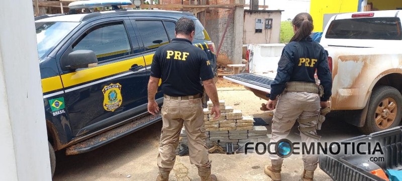 PRF APREENDE TR&Ecirc;S PISTOLAS E QUASE 65 QUILOS DE COCA&Iacute;NA  NA BR - 364