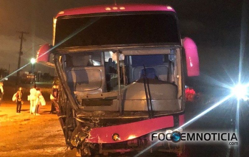 ACIDENTE NA BR - 364 ENVOLVENDO &Ocirc;NIBUS E AMBUL&Acirc;NCIA PR&Oacute;XIMO A ARIQUEMES TIRA VIDA E ENFERMEIRA