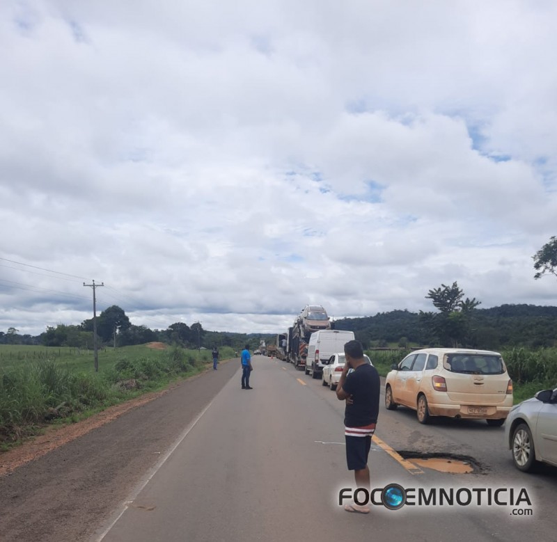 URGENTE: PRF INTERDITA PARCIALMENTE BR - 364 PR&Oacute;XIMO A ARIQUEMES, VEJA FOTOS E V&Iacute;DEOS