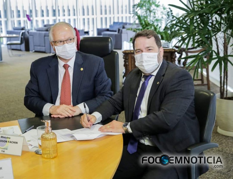 ALEX REDANO PARTICIPA DE REUNI&Atilde;O COM PRESIDENTE DO TSE E DEFINE COMBATE CONTRA "FAKE NEWS"