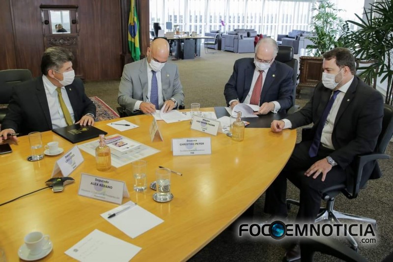 ALEX REDANO PARTICIPA DE REUNI&Atilde;O COM PRESIDENTE DO TSE E DEFINE COMBATE CONTRA "FAKE NEWS"