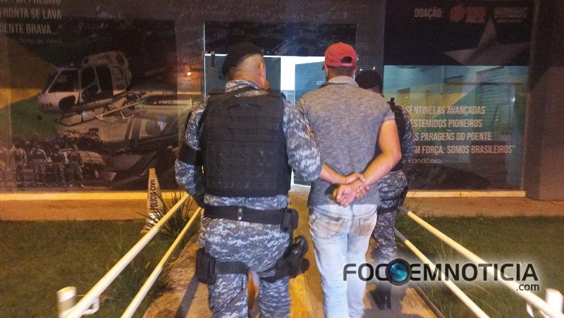 POL&Iacute;CIA MILITAR PRENDE TRAFICANTE COM 08 QUILOS DE DROGAS NO BAIRRO MARECHAL RONDON EM ARIQUEMES