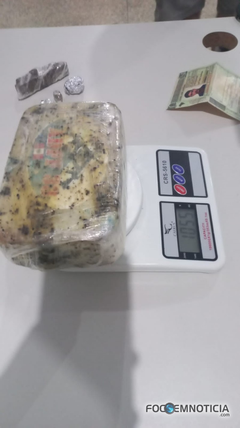 POL&Iacute;CIA MILITAR PRENDE TRAFICANTE COM 08 QUILOS DE DROGAS NO BAIRRO MARECHAL RONDON EM ARIQUEMES