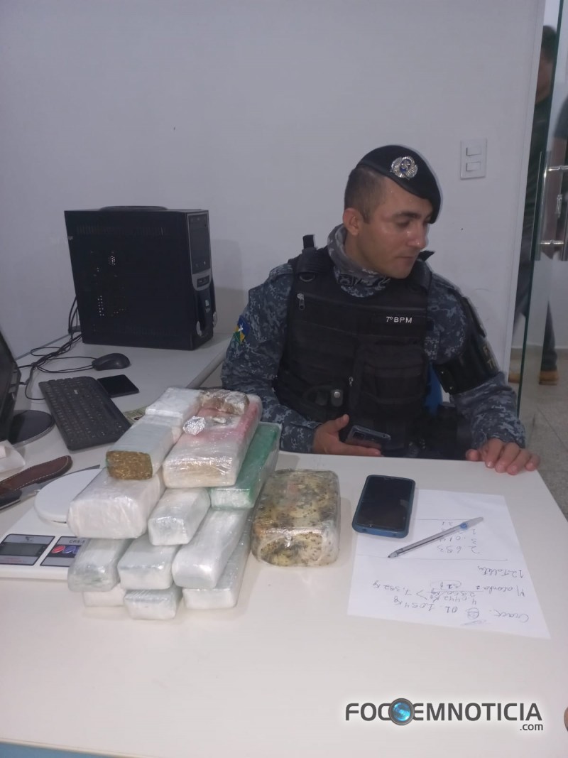 POL&Iacute;CIA MILITAR PRENDE TRAFICANTE COM 08 QUILOS DE DROGAS NO BAIRRO MARECHAL RONDON EM ARIQUEMES