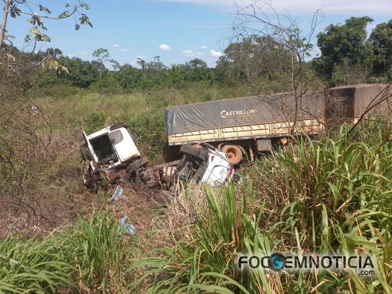 ACIDENTE ENVOLVENDO SW4 E CARRETA MATA 02 PESSOAS, V&Iacute;TIMAS FORAM IDENTIFICADAS, VEJA O V&Iacute;DEO