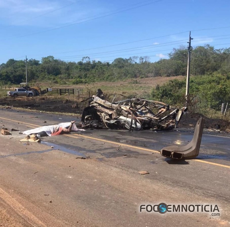 ACIDENTE ENVOLVENDO 02 CARRETAS E HILUX NO MATO GROSSO MATA CINCO MORADORES DE ROND&Ocirc;NIA