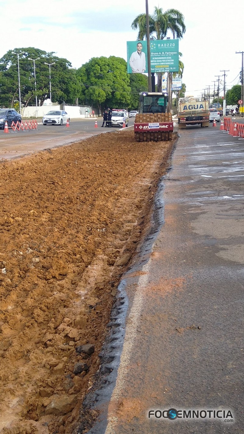PREFEITURA INTENSIFICA OBRAS DE RECAPEAMENTO E INTERLIGA A AVENIDA CANA&Atilde; EM ARIQUEMES