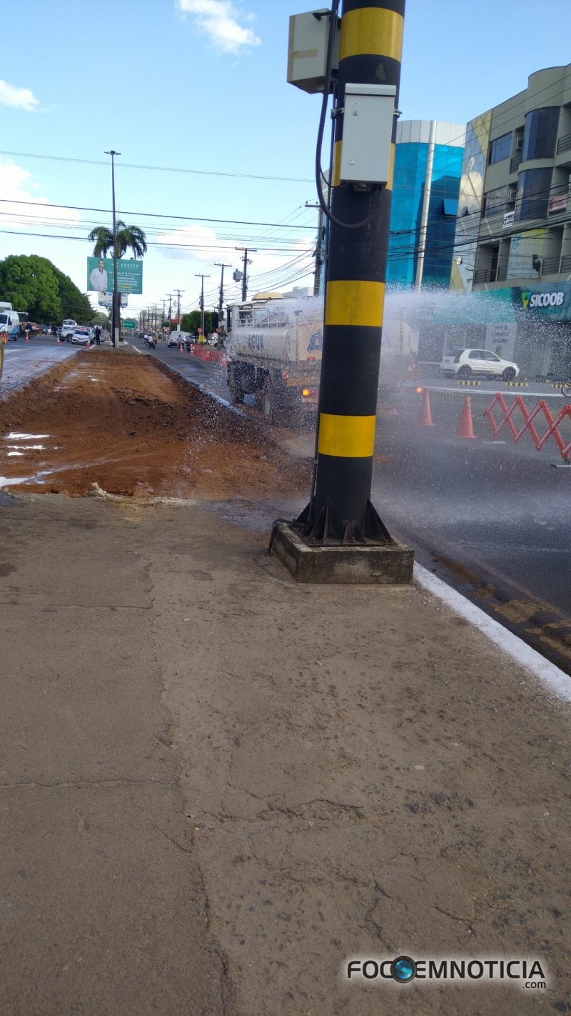 PREFEITURA INTENSIFICA OBRAS DE RECAPEAMENTO E INTERLIGA A AVENIDA CANA&Atilde; EM ARIQUEMES