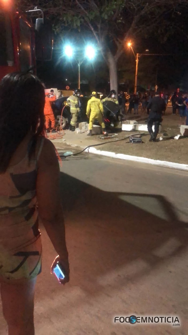 ACIDENTE ENVOLVENDO COROLLA E BIZ NA AVENIDA CAPIT&Atilde;O SILVIO EM ARIQUEMES MATA TR&Ecirc;S PESSOAS