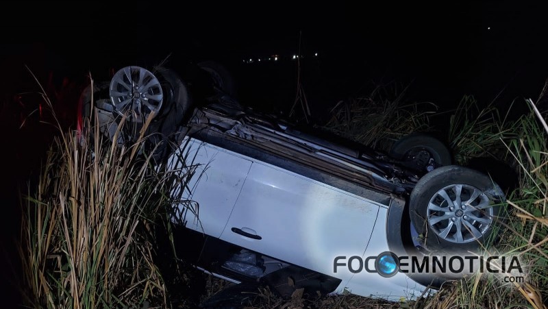 MOTORISTA PERDE O CONTROLE E CAPOTA CARRO PR&Oacute;XIMO A ARIQUEMES