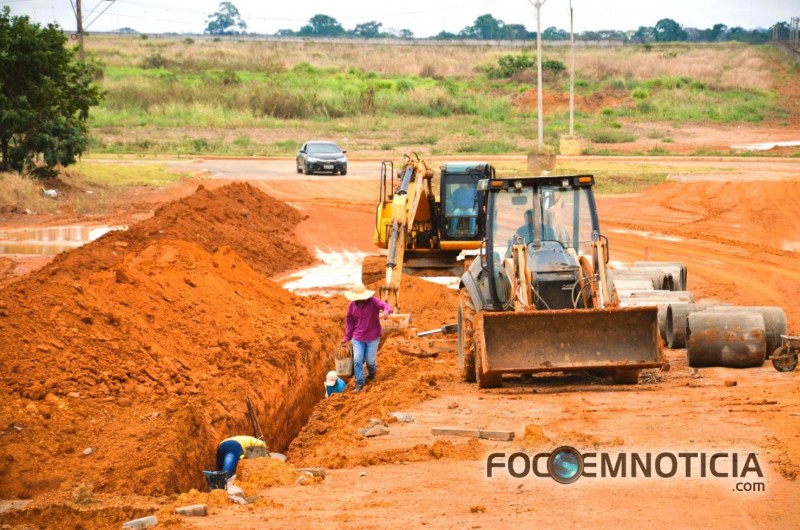 TEM IN&Iacute;CIO AS OBRAS DE DRENAGEM E ASFALTAMENTO DO FINAL DA AVENIDA JK EM ARIQUEMES