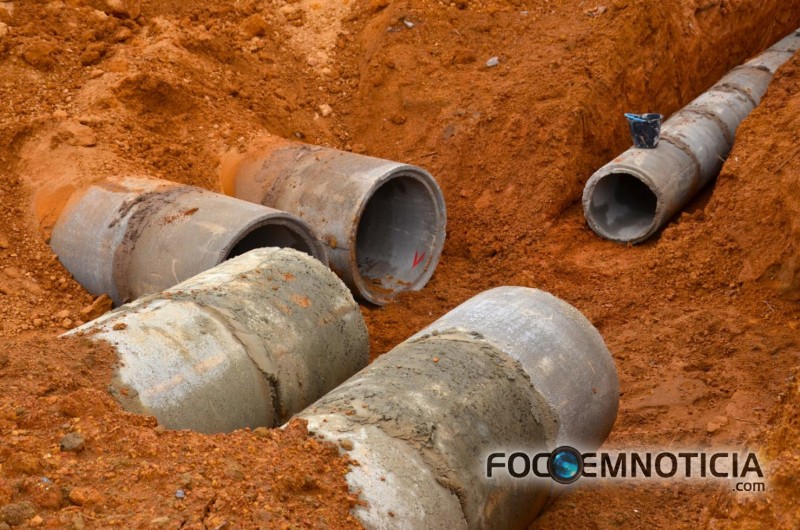 TEM IN&Iacute;CIO AS OBRAS DE DRENAGEM E ASFALTAMENTO DO FINAL DA AVENIDA JK EM ARIQUEMES