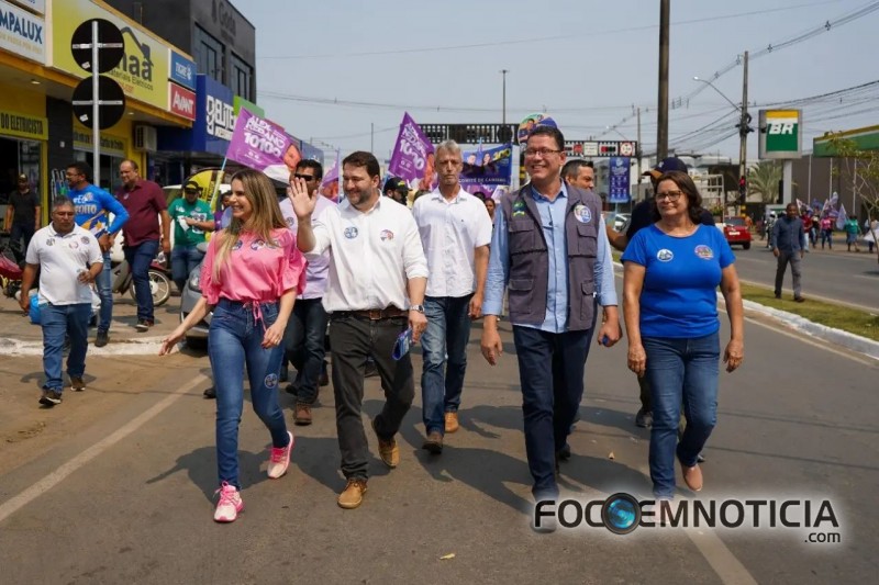 ALEX REDANO INTENSIFICA CAMPANHA E FAZ CAMINHADA COM MARCOS ROCHA E MARIANA EM ARIQUEMES