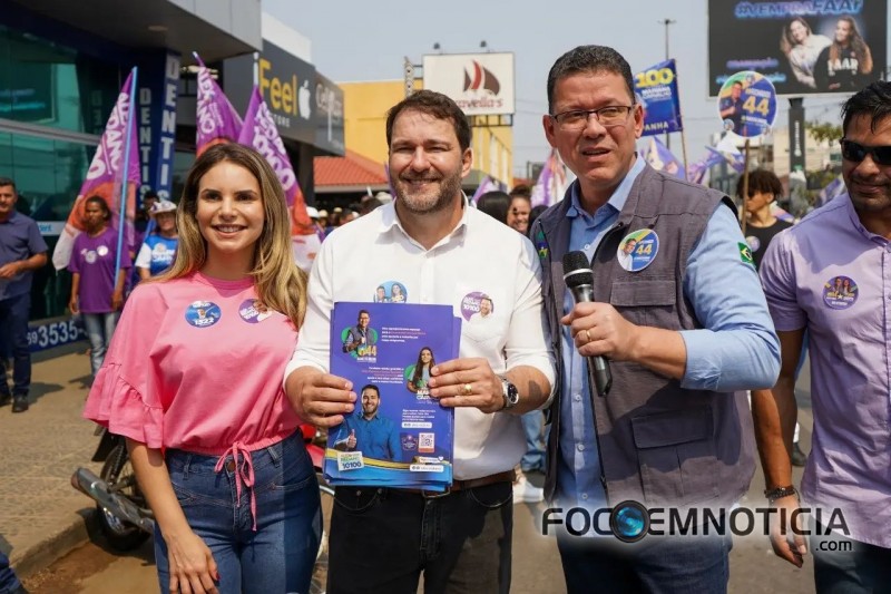 ALEX REDANO INTENSIFICA CAMPANHA E FAZ CAMINHADA COM MARCOS ROCHA E MARIANA EM ARIQUEMES