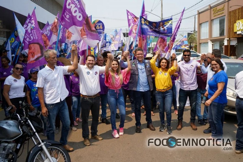 ALEX REDANO INTENSIFICA CAMPANHA E FAZ CAMINHADA COM MARCOS ROCHA E MARIANA EM ARIQUEMES