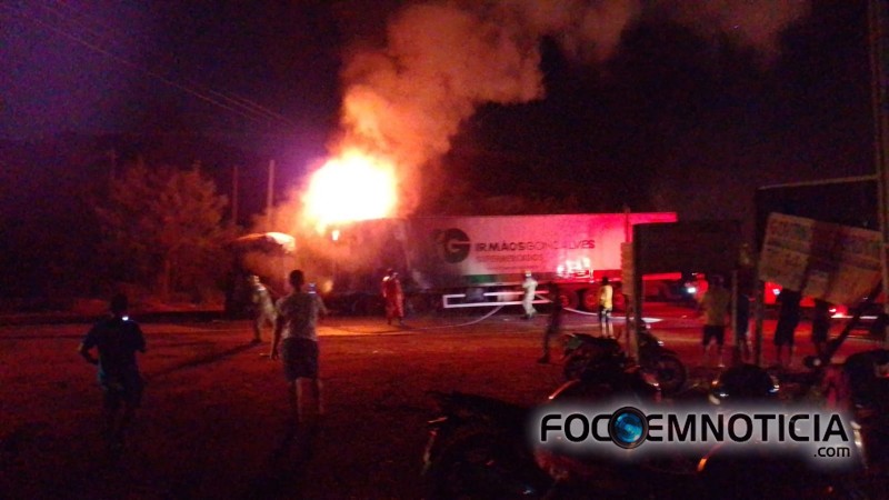 CARRETAS DO IG S&Atilde;O DESTRU&Iacute;DAS PR&Oacute;XIMO A ARIQUEMES, PRF E GOVERNO N&Atilde;O SE PRONUNCIARAM, FOTOS E V&Iacute;DEOS