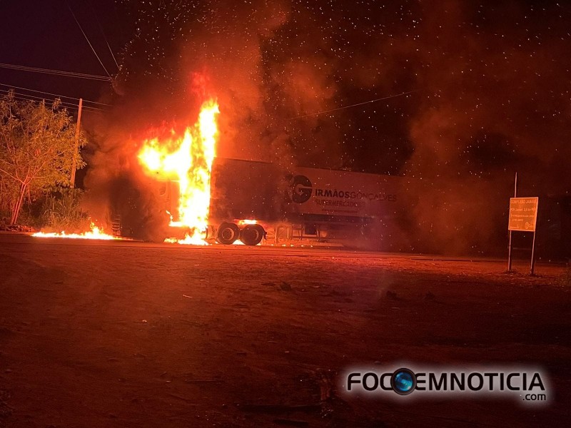 CARRETAS DO IG S&Atilde;O DESTRU&Iacute;DAS PR&Oacute;XIMO A ARIQUEMES, PRF E GOVERNO N&Atilde;O SE PRONUNCIARAM, FOTOS E V&Iacute;DEOS