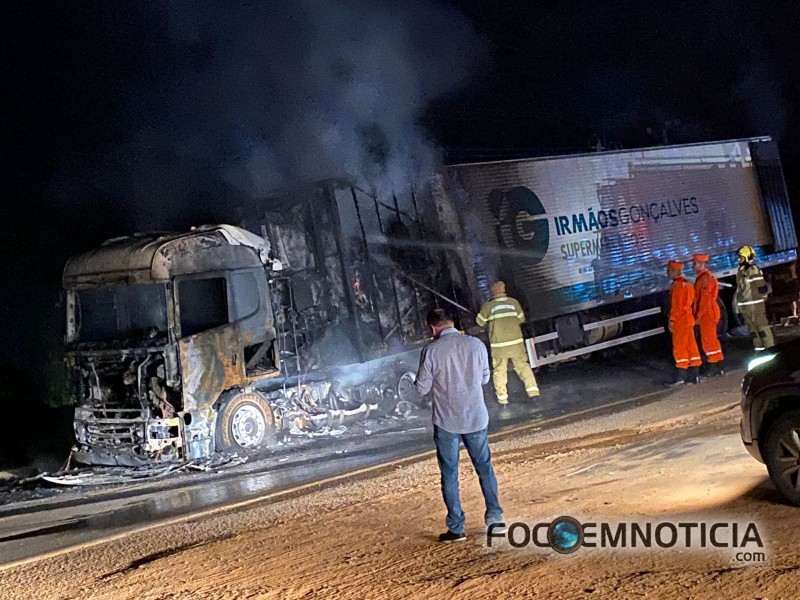 CARRETAS DO IG S&Atilde;O DESTRU&Iacute;DAS PR&Oacute;XIMO A ARIQUEMES, PRF E GOVERNO N&Atilde;O SE PRONUNCIARAM, FOTOS E V&Iacute;DEOS