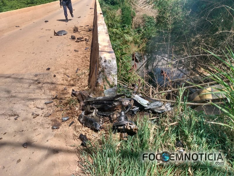 MARIDO MATA MULHER A GOLPE DE FAC&Atilde;O NO SETOR - 02  EM ARIQUEMES, NA FUGA MORRE EM ACIDENTE, V&Iacute;DEO