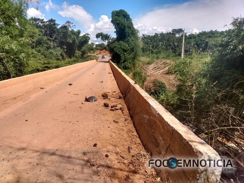 MARIDO MATA MULHER A GOLPE DE FAC&Atilde;O NO SETOR - 02  EM ARIQUEMES, NA FUGA MORRE EM ACIDENTE, V&Iacute;DEO