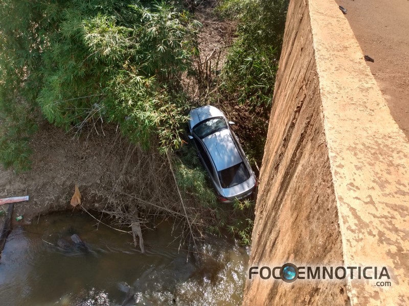MARIDO MATA MULHER A GOLPE DE FAC&Atilde;O NO SETOR - 02  EM ARIQUEMES, NA FUGA MORRE EM ACIDENTE, V&Iacute;DEO