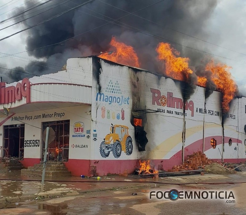 INC&Ecirc;NDIO DESTR&Oacute;I TR&Ecirc;S LOJAS NO SETOR INDUSTRIAL EM ARIQUEMES, FOTOS E V&Iacute;DEOS
