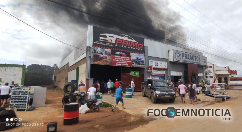 INC&Ecirc;NDIO DESTR&Oacute;I TR&Ecirc;S LOJAS NO SETOR INDUSTRIAL EM ARIQUEMES, FOTOS E V&Iacute;DEOS