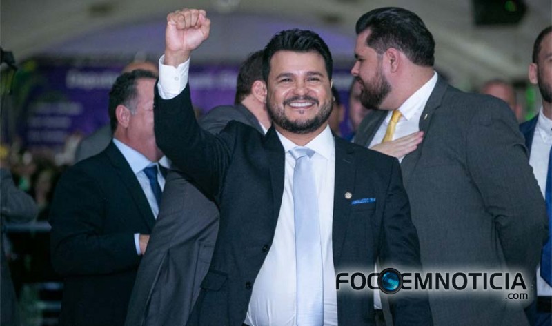 DEPUTADOS ASSUMEM MANDATOS  ELEGEM MARCELO CRUZ E ALEX REDANO PARA COMANDAR ASSEMBLEIA