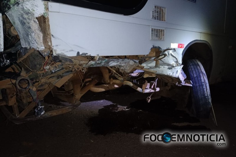 ACIDENTE PR&Oacute;XIMO A ALTO PARA&Iacute;SO ENTRE &Ocirc;NIBUS DA PREFEITURA E CLASSIC MATA UMA PESSOA, FOTOS E V&Iacute;DEOS