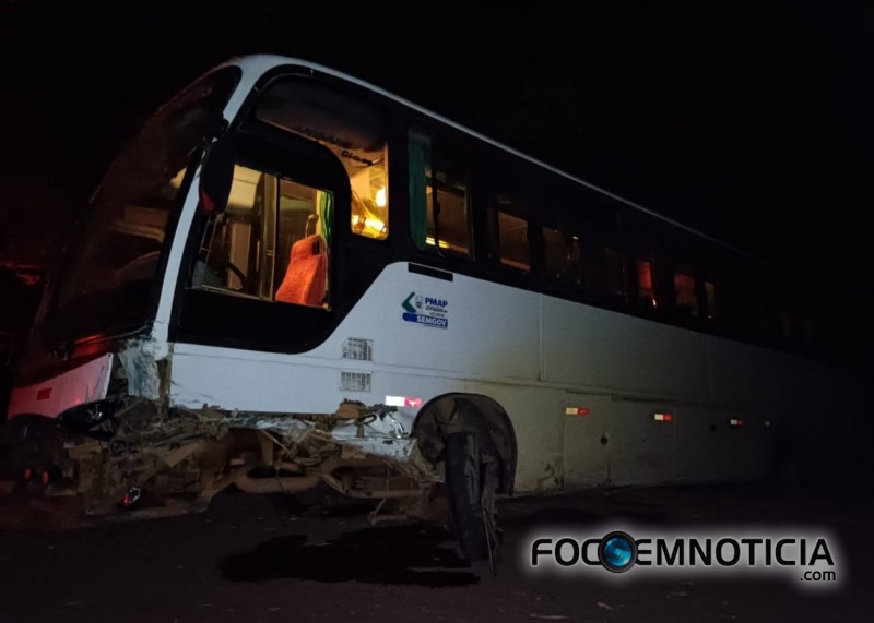 ACIDENTE PR&Oacute;XIMO A ALTO PARA&Iacute;SO ENTRE &Ocirc;NIBUS DA PREFEITURA E CLASSIC MATA UMA PESSOA, FOTOS E V&Iacute;DEOS