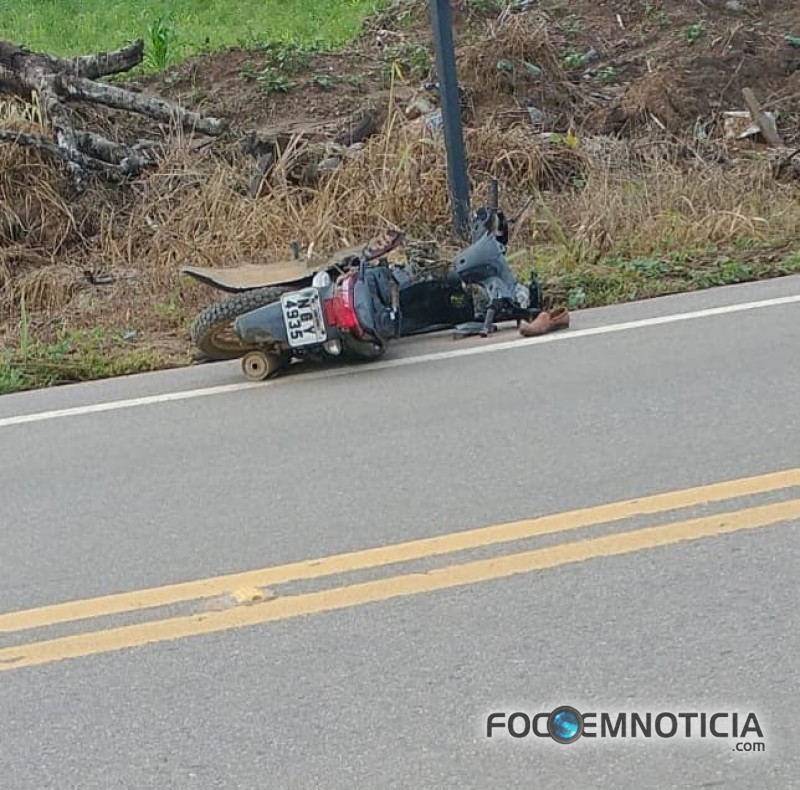 ACIDENTE NA BR - 421 ENTRE MOTO E HILUX TIRA A VIDA DE SERVIDOR P&Uacute;BLICO