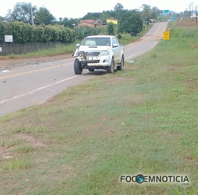 ACIDENTE NA BR - 421 ENTRE MOTO E HILUX TIRA A VIDA DE SERVIDOR P&Uacute;BLICO