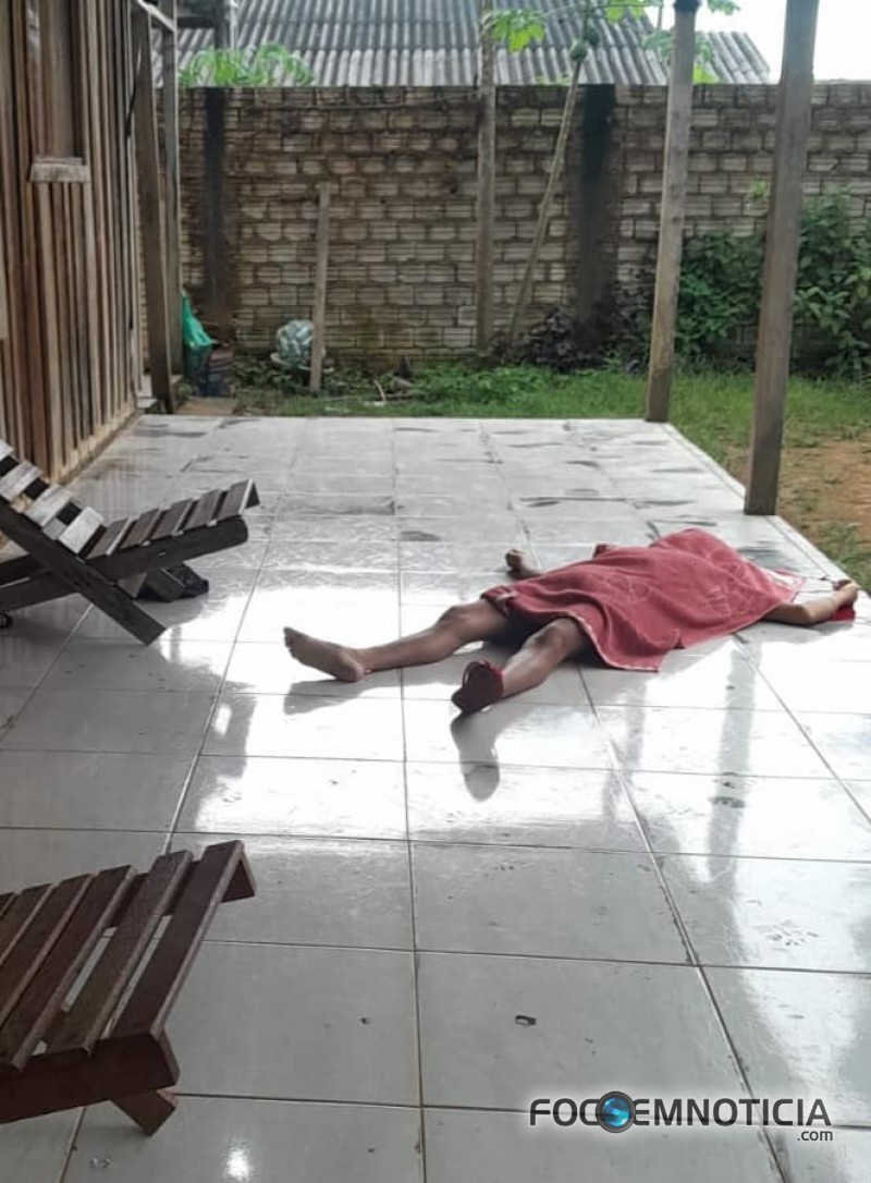 MARIDO MATA ESPOSA COM UMA FACADA NO PESCO&Ccedil;O NA PRESEN&Ccedil;A DOS FILHOS