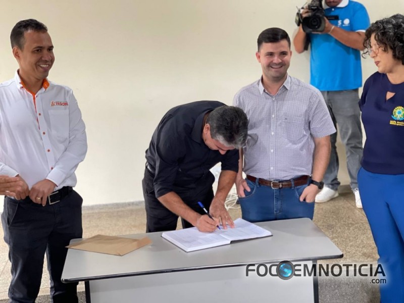 CARNES PARA EXPORTA&Ccedil;&Atilde;O SER&Atilde;O CERTIFICADAS EM  ROND&Ocirc;NIA, MINISTRO INAUGURA UNIDADE EM OURO PRETO