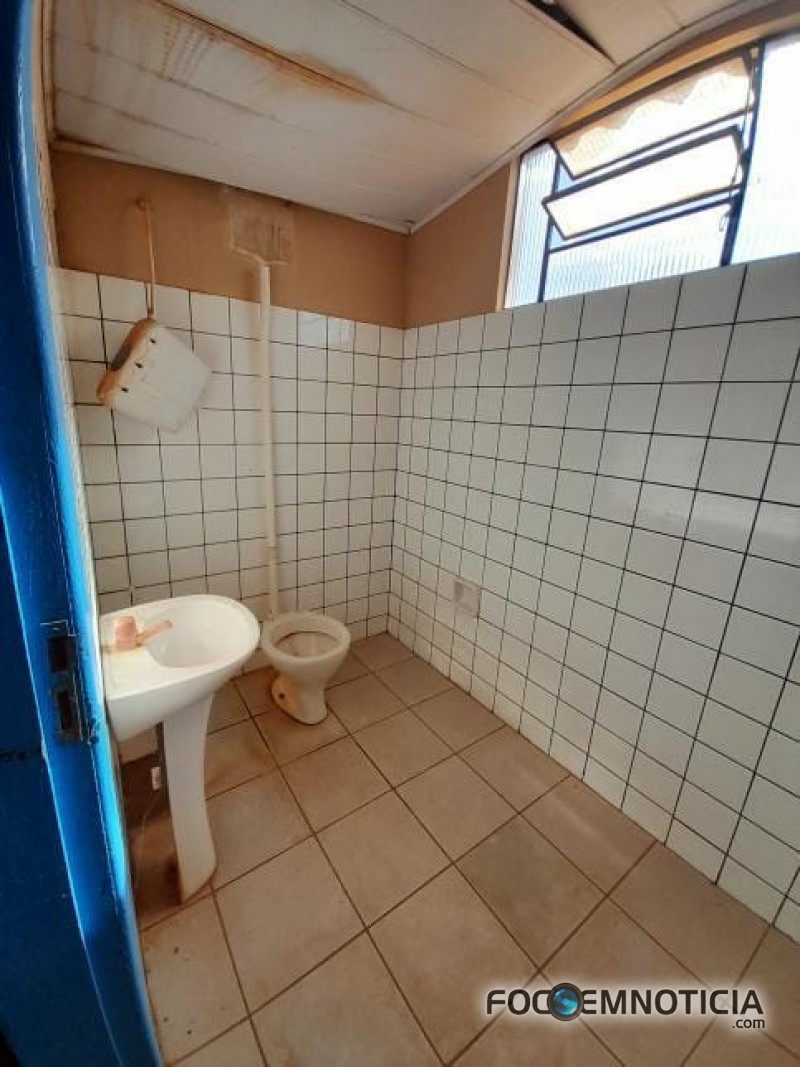 DESCASO: ABANDONO TOMA CONTA DA QUADRA DA ESCOLA PL&Aacute;CIDO DE CASTRO