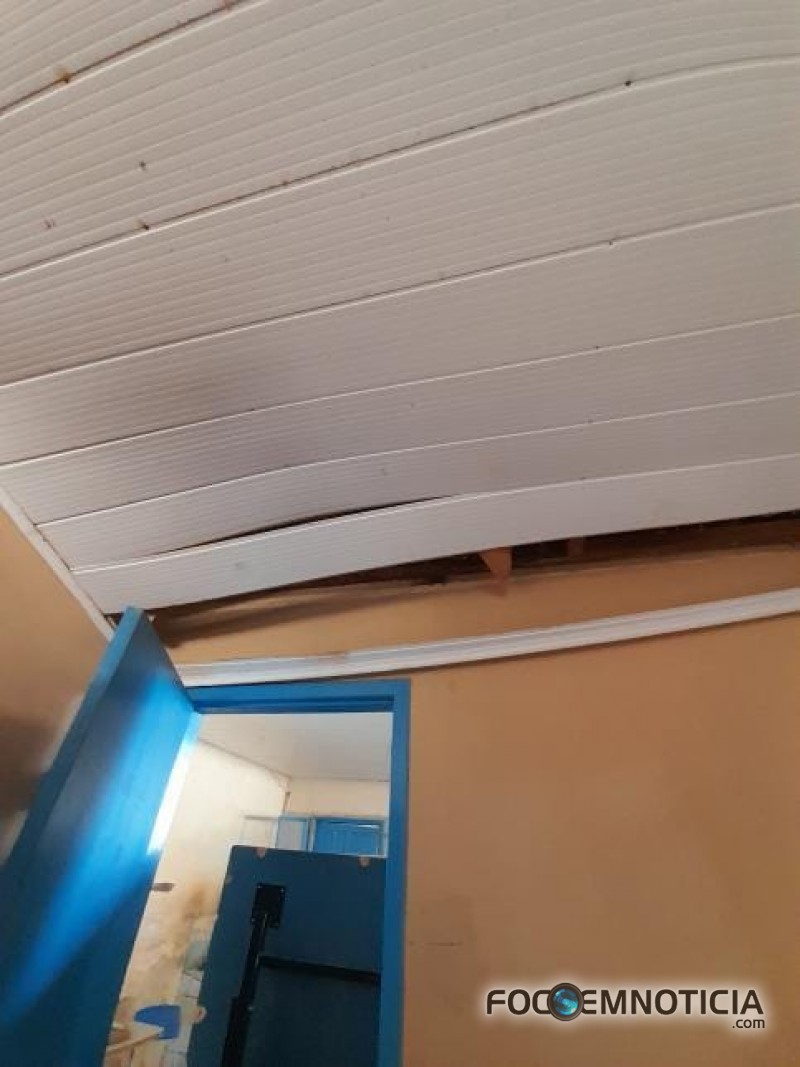 DESCASO: ABANDONO TOMA CONTA DA QUADRA DA ESCOLA PL&Aacute;CIDO DE CASTRO
