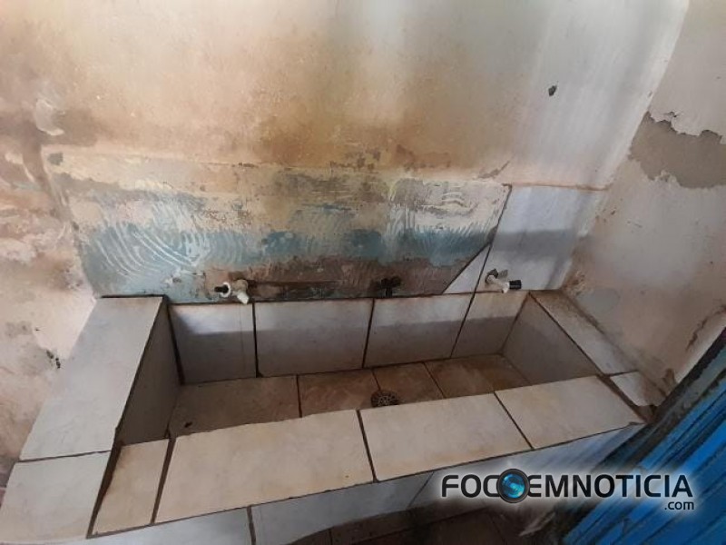 DESCASO: ABANDONO TOMA CONTA DA QUADRA DA ESCOLA PL&Aacute;CIDO DE CASTRO