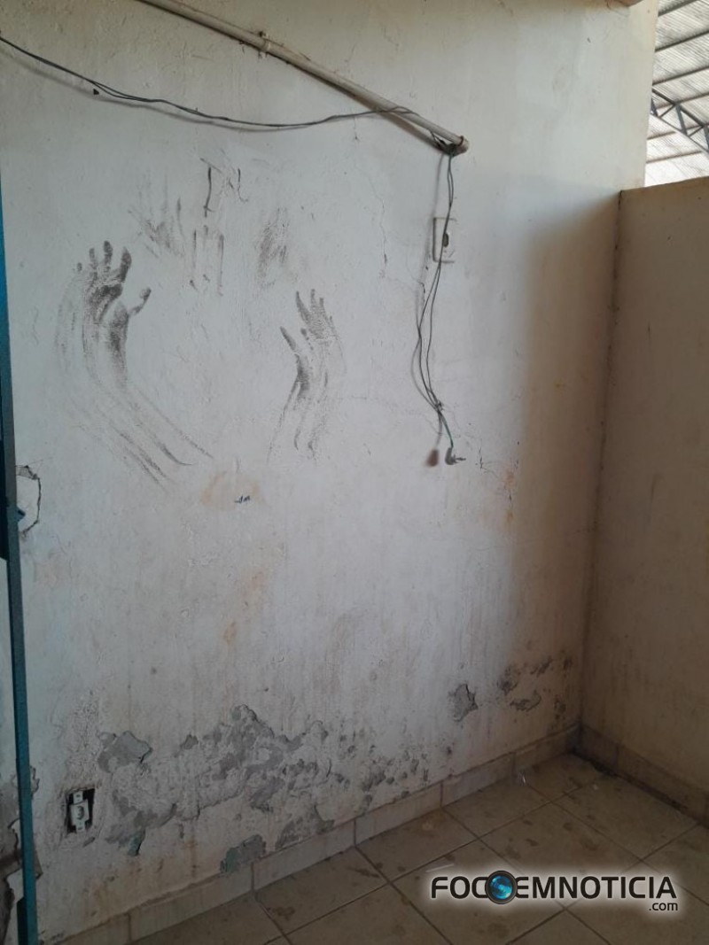 DESCASO: ABANDONO TOMA CONTA DA QUADRA DA ESCOLA PL&Aacute;CIDO DE CASTRO