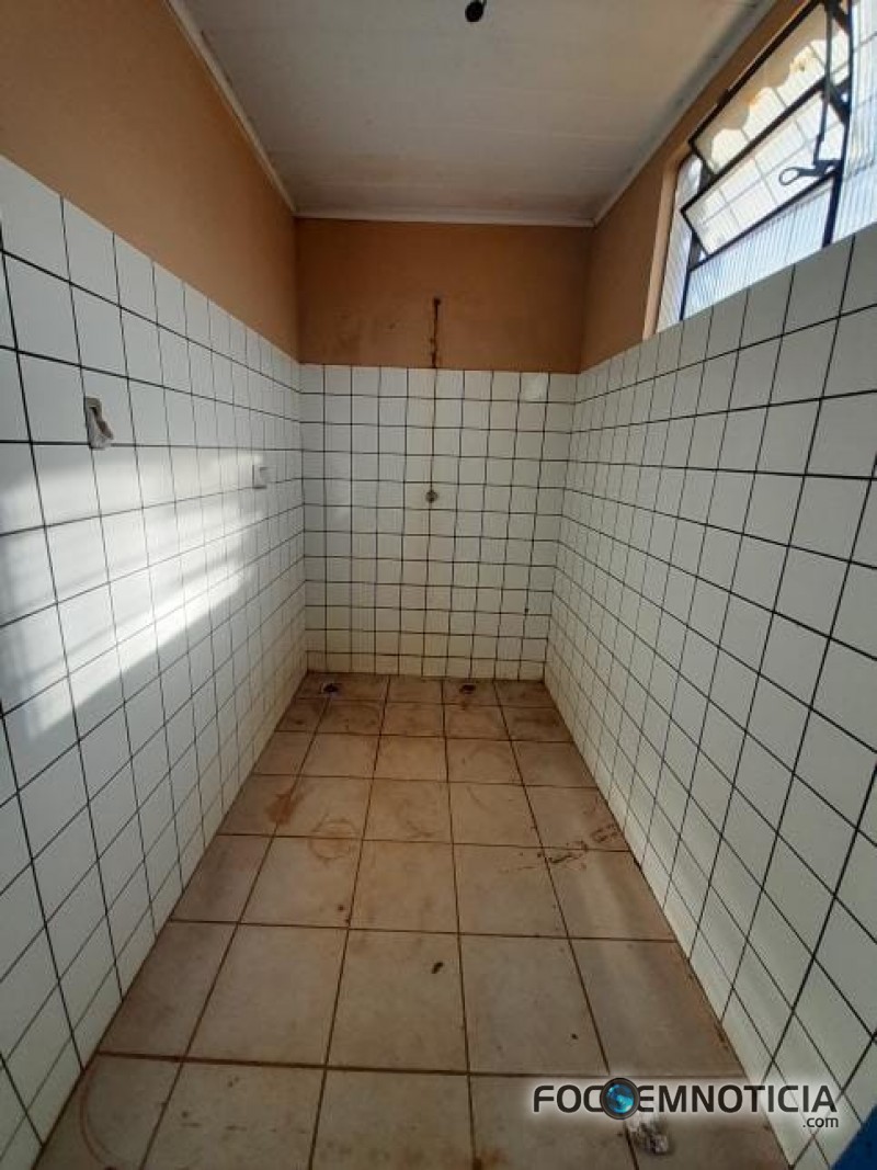 DESCASO: ABANDONO TOMA CONTA DA QUADRA DA ESCOLA PL&Aacute;CIDO DE CASTRO