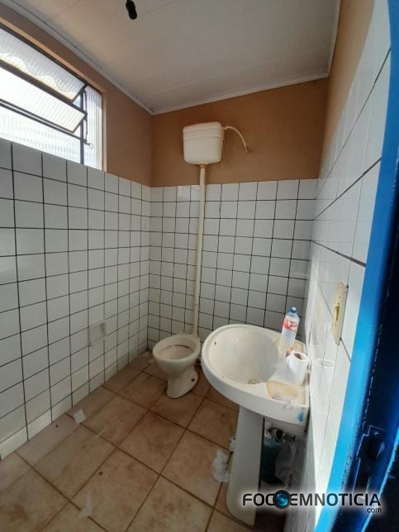 DESCASO: ABANDONO TOMA CONTA DA QUADRA DA ESCOLA PL&Aacute;CIDO DE CASTRO